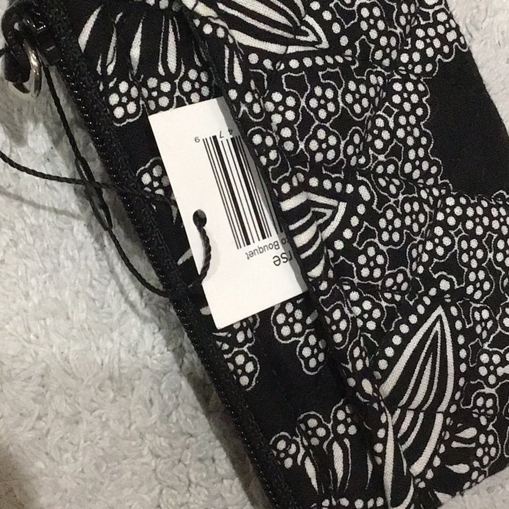 Vera Bradley NWT coin purse in blanco bouquet pattern - Picture 7 of 9